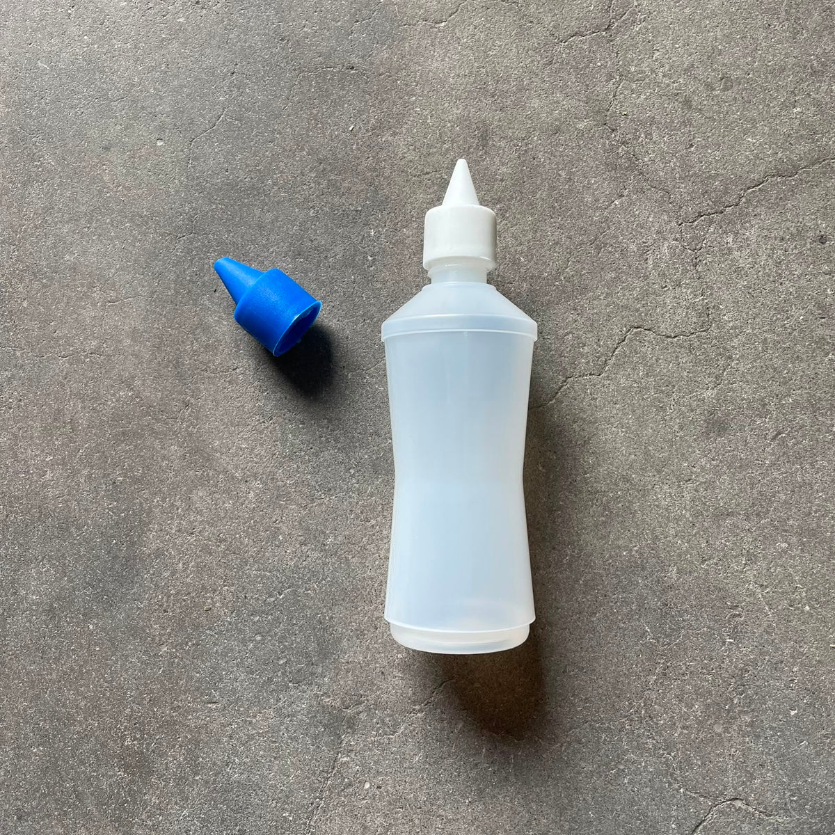Botella pequeña para pegamento